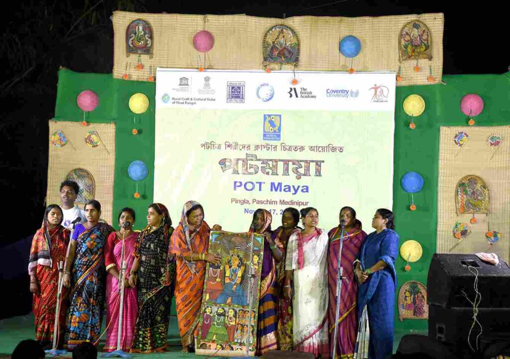 Artists are performing Pater Gaan (Patachitra songs) at the POT Maya festival. Photo: Banglanatak dot com