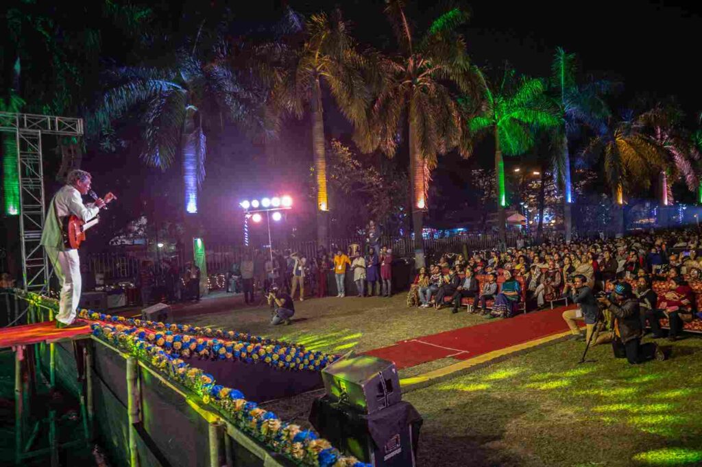 Evening concert at Kolkata. Photo: Banglanatak dot com