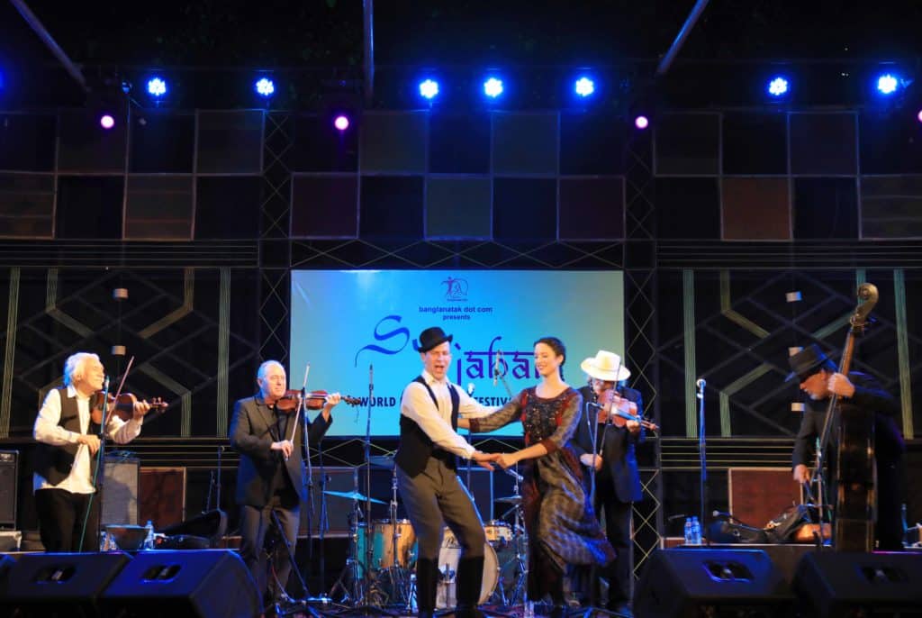Evening concert at Kolkata. Photo: Banglanatak dot com