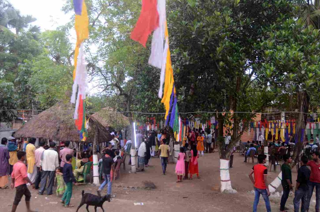 ബന്നബാഗ്രാം ബാവുൾ ആശ്രമത്തിലെ ബാവുൽ ഫക്കിരി ഉത്സവം. ഫോട്ടോ: ബംഗ്ലനാടക് ഡോട്ട് കോം