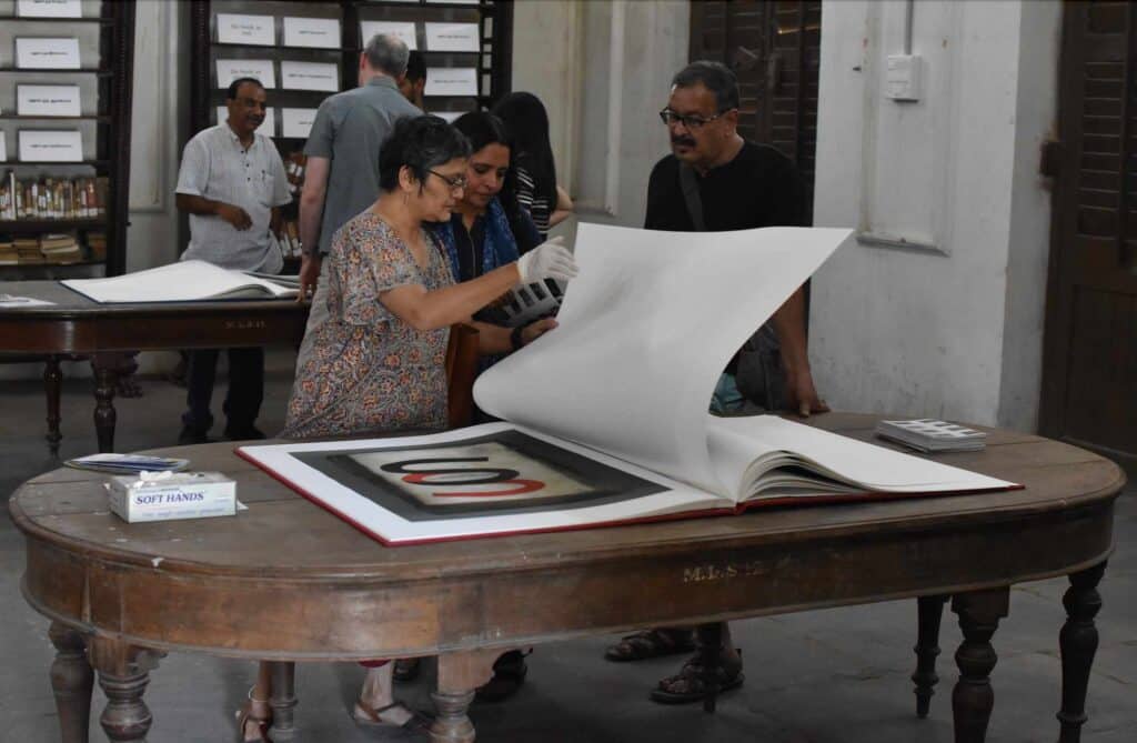 Angela Grauherholz द्वारा निजीकरण मद्रास साहित्य समाज, CPB 2019 मा साइट-विशिष्ट स्थापनाको रूपमा प्रदर्शन गरियो।