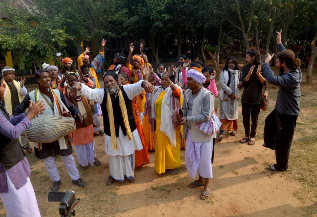 ಬೌಲ್ ಫಕಿರಿ ಉತ್ಸವದಲ್ಲಿ ಸಂತೋಷ. ಫೋಟೋ: ಬಾಂಗ್ಲಾನಾಟಕ್ ಡಾಟ್ ಕಾಮ್