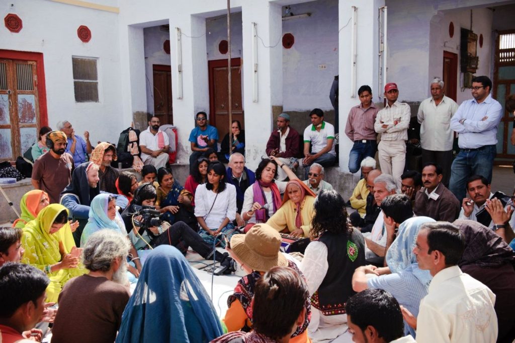 A morning satsang with Gavra Devi in the 2012 Rajasthan Kabir Yatra. Photo: Smriti Chanchani