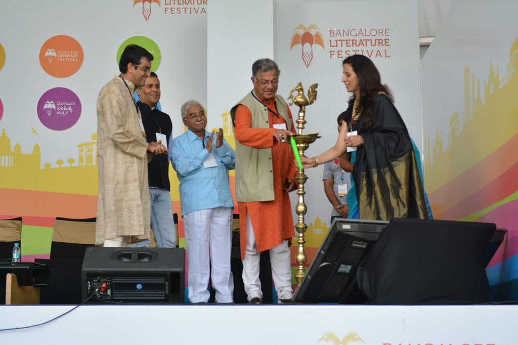 مصنف، ڈرامہ نگار گریش کرناڈ نے بنگلور لٹریچر فیسٹیول 2014 کا افتتاح کیا۔ تصویر: فیسٹیول ٹیم - بنگلور لٹریچر فیسٹیول