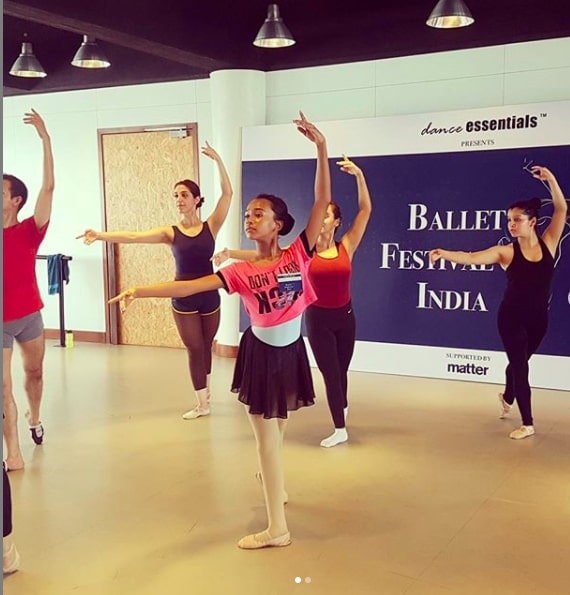 Participants in croisee derriere at The Ballet Festival of India. Photo: Ashifa Sarkar Vasi