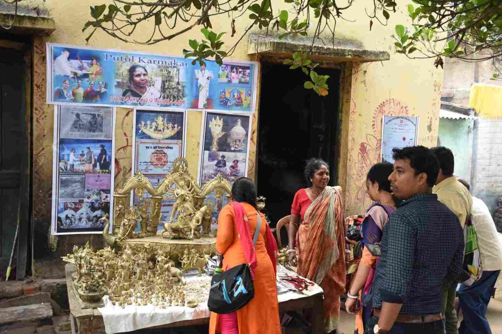 Dokra Mela in Bikna, West Bengal. Photo: Banglanatak dot com