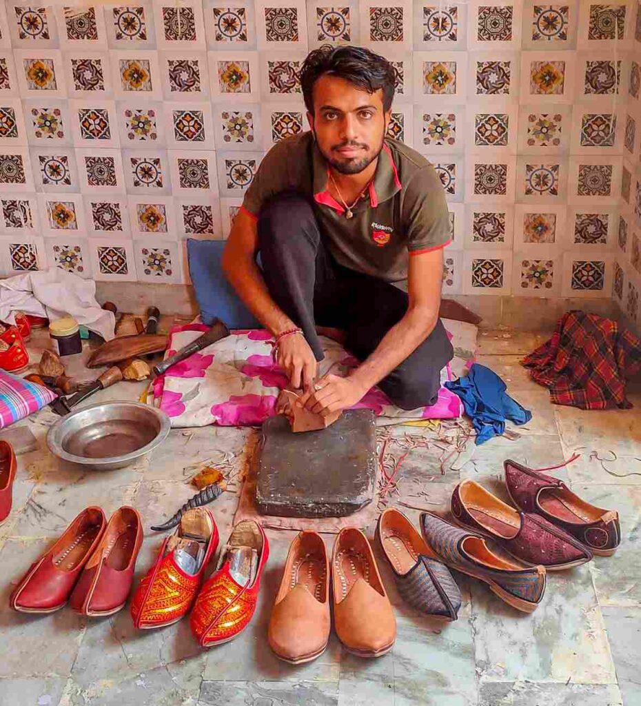 Jutti artists such as Mahendra Kumar will showcase their work at the Jutti and Kasidakari Festival. Photo: Banglanatak dot com