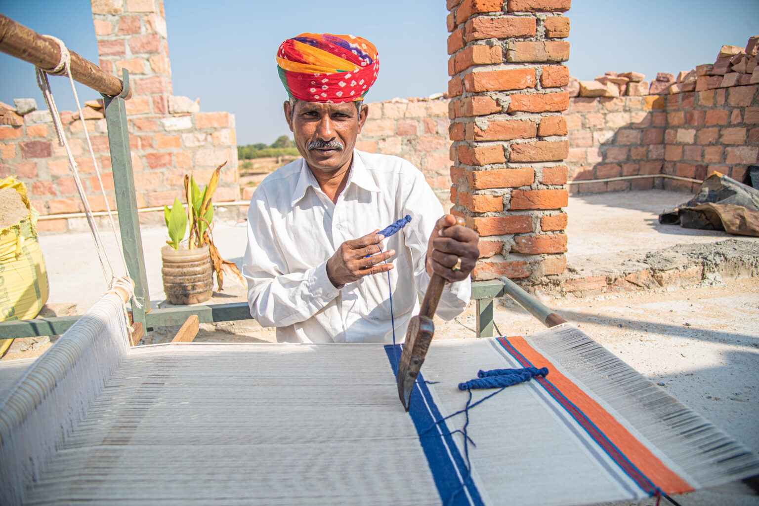 कारीगर मालाराम मुंडेल। फोटो: बांग्लादेश डॉट कॉम