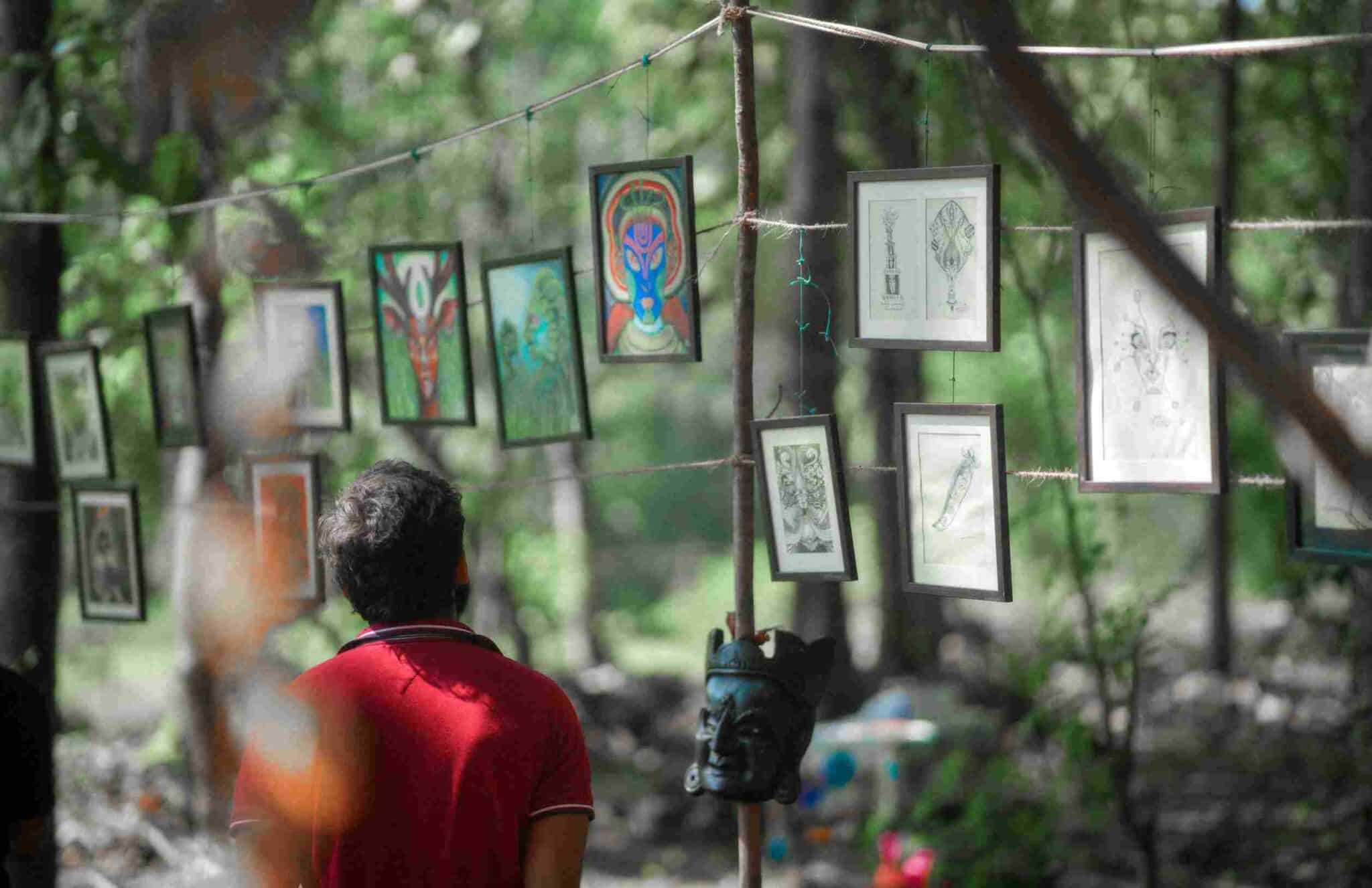 हिरव्या रंगात ब्लूम