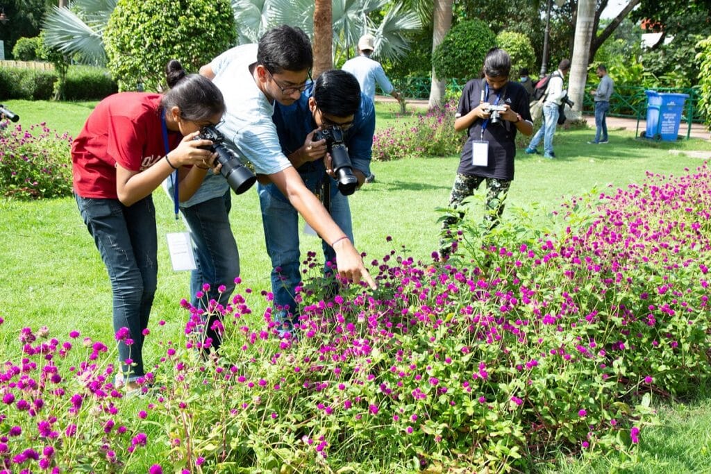 కారుణ్య ప్రపంచ ప్రదర్శన కోసం యంగ్ మైండ్స్ కారుణ్య ప్రపంచ ప్రదర్శన కోసం యంగ్ మైండ్స్